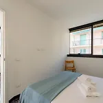 Lejlighed Joivy Spacious For 6, Near Train Station And