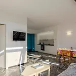 Lejlighed Joivy Spacious For 6, Near Train Station And
