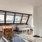 Lejlighed Joivy Spacious For 6, Near Train Station And