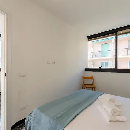 아파트 Joivy Spacious For 6, Near Train Station And