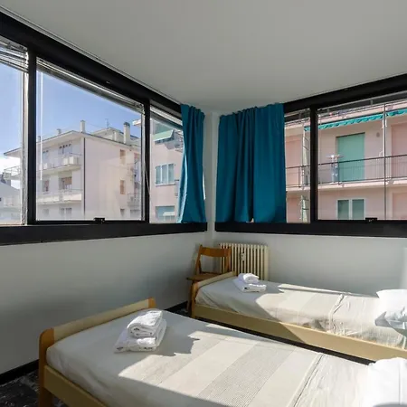 Joivy Spacious For 6, Near Train Station And 세스트리레반떼