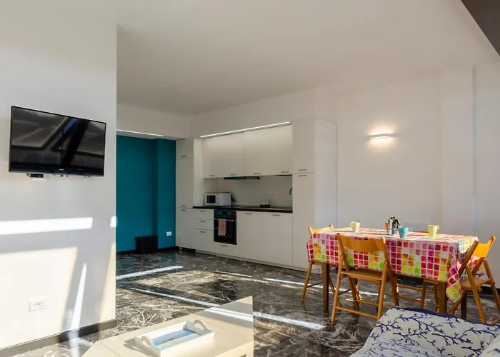 Διαμέρισμα Joivy Spacious For 6, Near Train Station And *