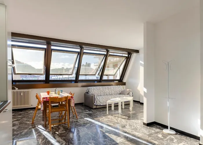 Διαμέρισμα Joivy Spacious For 6, Near Train Station And