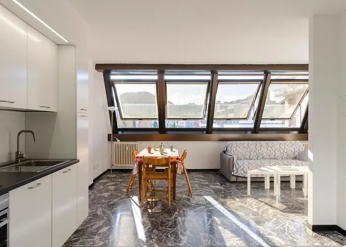 Joivy Spacious For 6, Near Train Station And Διαμέρισμα