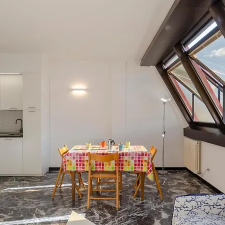 Joivy Spacious For 6, Near Train Station And