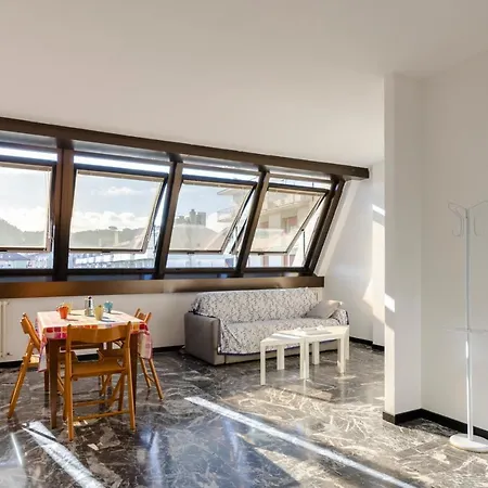 דירה Joivy Spacious For 6, Near Train Station And
