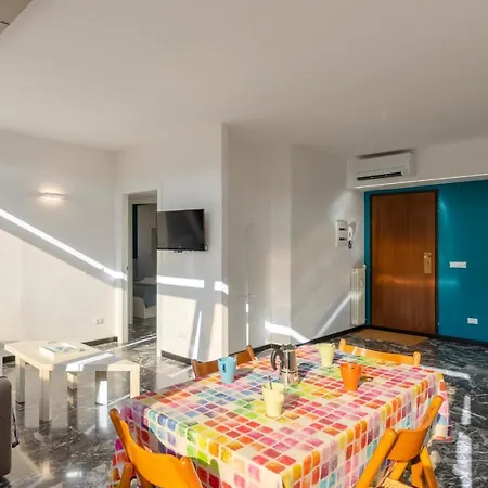 アパート Joivy Spacious For 6, Near Train Station And *