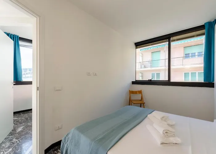 아파트 Joivy Spacious For 6, Near Train Station And