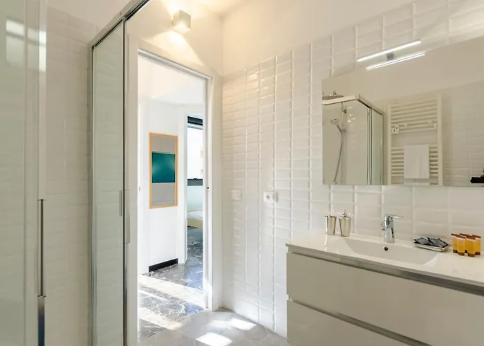 아파트 Joivy Spacious For 6, Near Train Station And